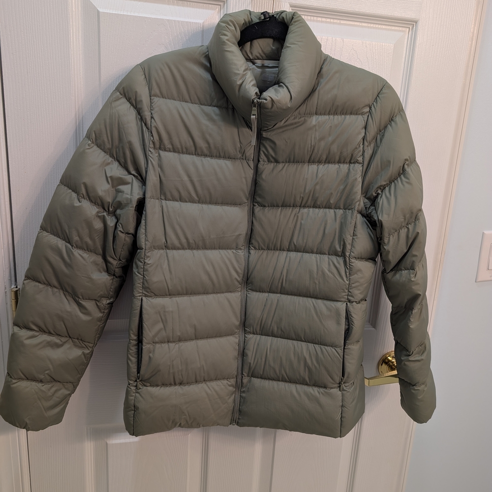 Uniglo Women's Green Puffer Jacket